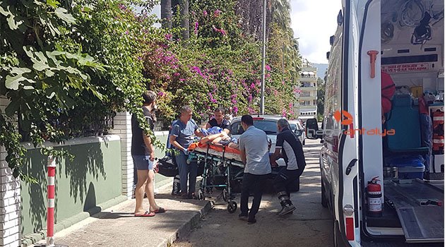 Havuza giren Rus turist boğulma tehlikesi geçirdi