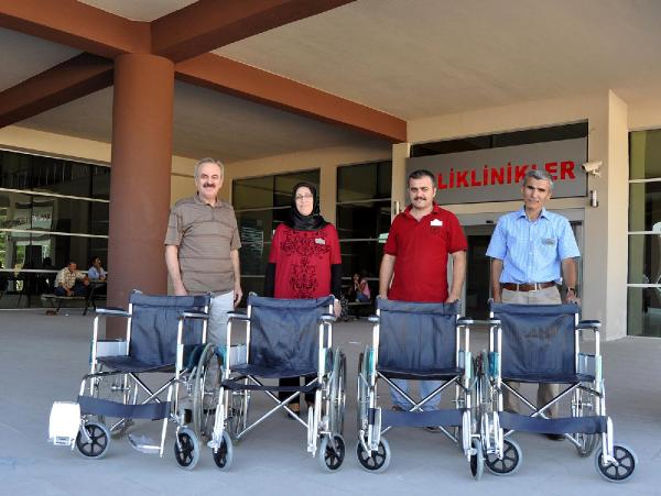 HAYIRSEVER, HASTANEYE TEKERLEKLİ SANDALYE BAĞIŞLADI