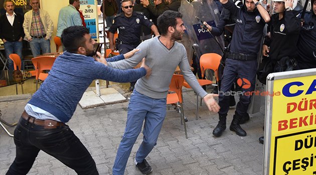 HDP'LİLERE ANTALYA'DA POLİS MÜDAHALESİ