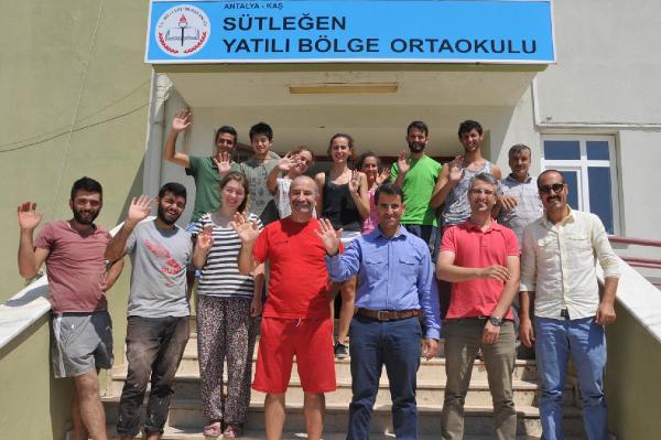 HEM TATİL HEMDE OKULUN BAKIMINI YAPIYORLAR