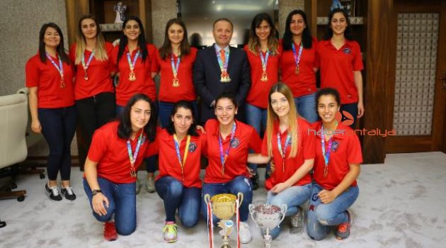 Hentbolun şampiyonu Akdeniz Üniversitesi