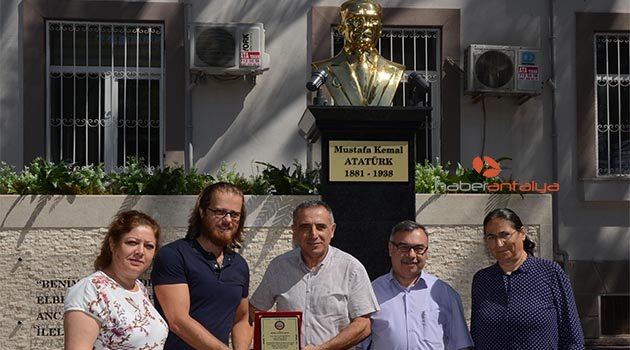 Hükümet Konağı'na Atatürk büstü