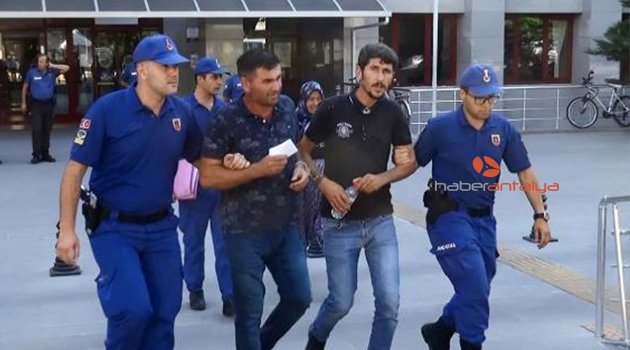 İcra görevlilerini dövüp, rehin alan anne ve oğulları tutuklandı