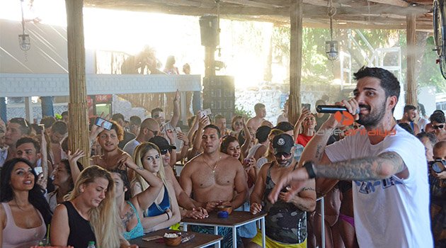 İdo Tatlıses Antalya'da hayranlarıyla buluştu