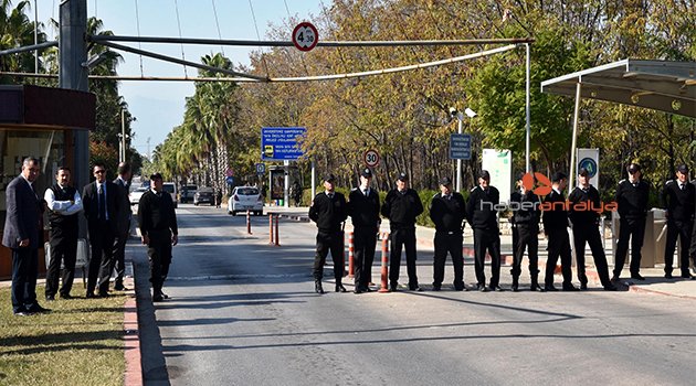 İHRAÇ EDİLEN 9 AKADEMİSYEN İÇİN EYLEM
