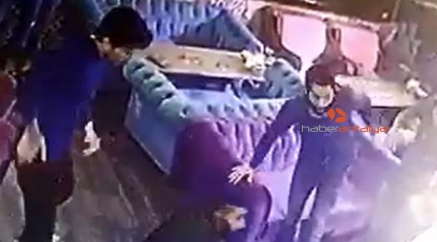 İki güreşçiyi vurduktan sonra yaralarına tampon yapılmasını istemiş