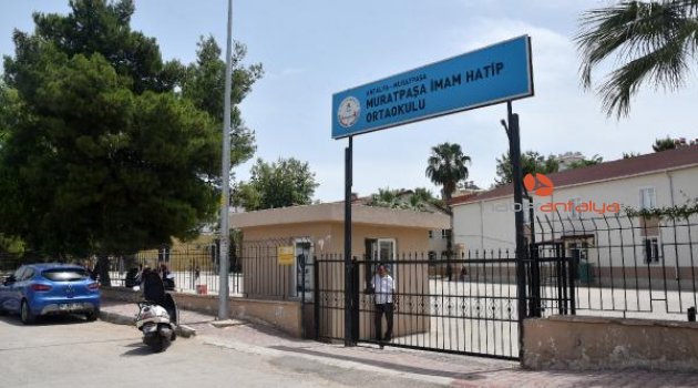 İki okulun Atatürk büstü çalındı