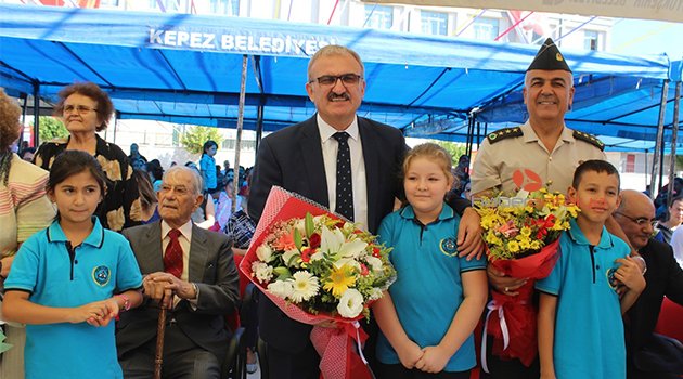 İlk ders zilini Vali Karaloğlu çaldı
