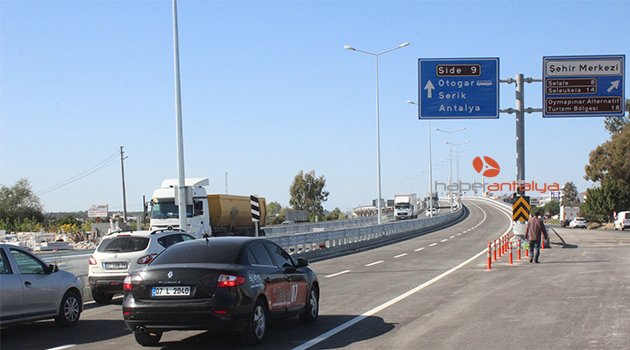 İlk köprülü kavşak, araç trafiğine açıldı