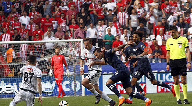 İLK YARI Antalyaspor: 0 - Atiker Konyaspor: 0