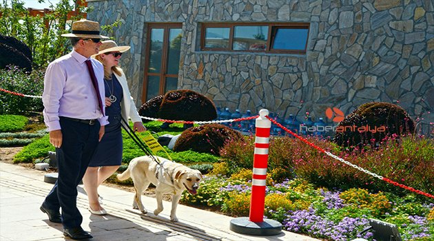 İNGİLİZ BÜYÜKELÇİ MOORE, EŞİYLE EXPO 2016'YI GEZDİ