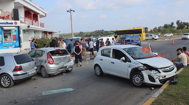 İngiliz rehber, yayaya ve park halindeki araçlara çarptı