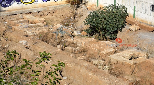 İnşaat temelinde 6 antik mezar