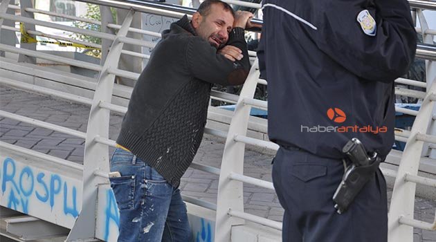 İnşaatın ahşap iskelesinden düşen işçi öldü