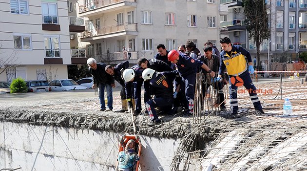 İNŞAATTA KALIP ÇÖKTÜ, 4 İŞÇİ YARALANDI
