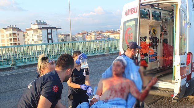 İntihar ediyor sanıldı, gerçek alkollü şahsın yüzme keyfi çıktı