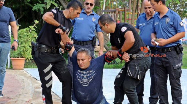 İntihara inandırmak için ana haber bültenine çıkmak istedi