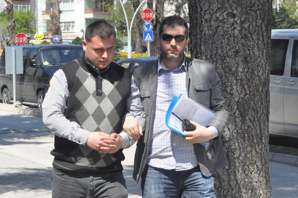 İş Bulma Vaadiyle Kadınları Dolandıran Sahte Subay Yakalandı