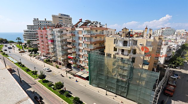 IŞIKLAR CADDESİ'NDE TÜP PATLAYAN BİNA 7 YIL SONRA YIKILIYOR