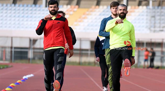 İşitme engelli ikiz atletler, ölen babalarının anısı için şampiyonluk istiyor