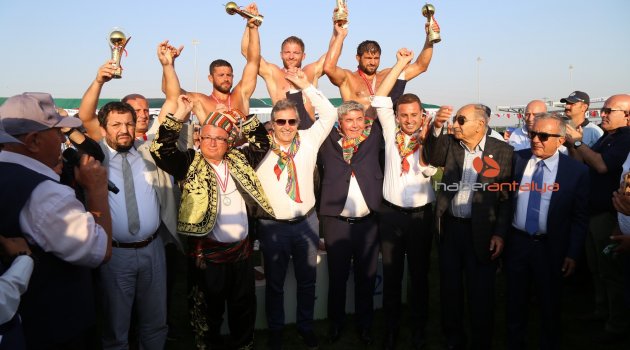 İsmail Balaban, İzmit ve Balıkesir güreşlerinin şampiyonu oldu