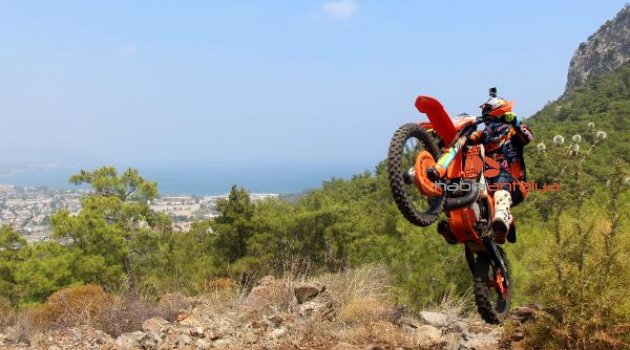 İspanyol yarışçı Gomez'den Kemer'de gösteri