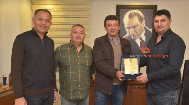 İstihdam şampiyonuna teşekkür plaketi