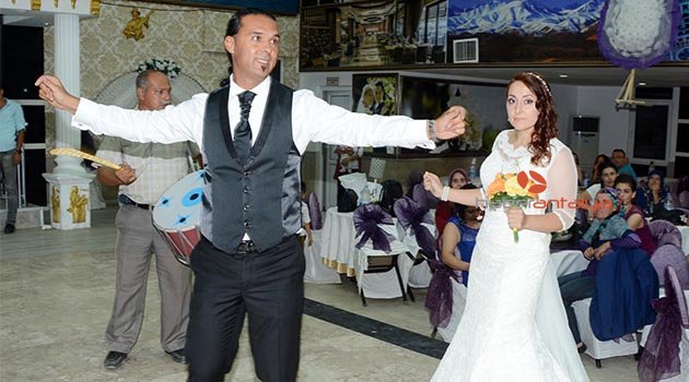 İsviçre'de tanışıp Serik'te evlendiler