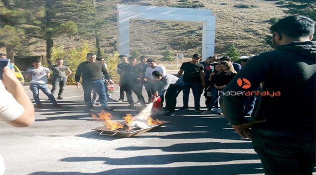 İtfaiyecilik öğrencileri tatbikat yaptı