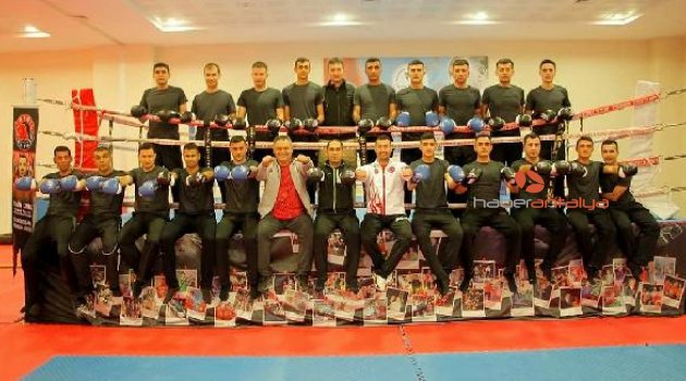 Jandarmaya muay thai eğitimi