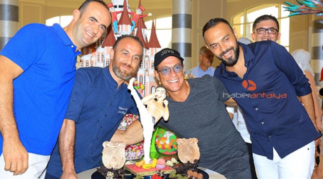 Jean- Claude Van Damme, 'Hyper Coaster'a bindi