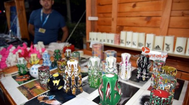 Kadınlar El Sanatları Sokağı'nda hünerlerini sergiliyor