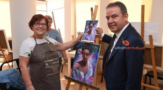 Kadınlar, 'Güç ve Kadın'ı tasvir edecek
