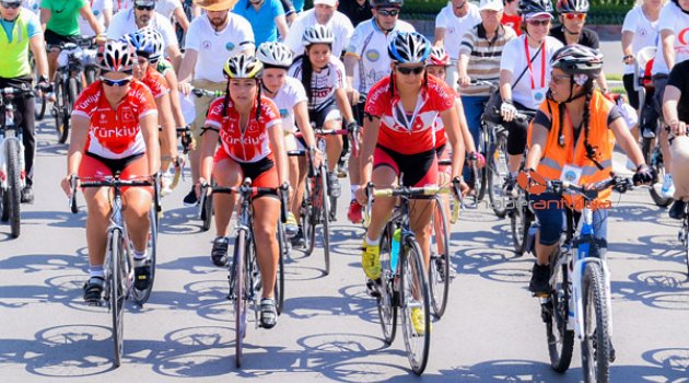 KADINLAR PEDAL ÇEVİRECEK