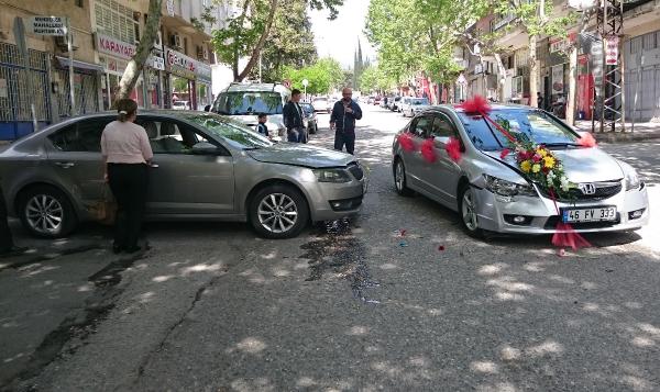 Kahramanmaraş'ta Otomobil İle Düğün Arabası Çarpıştı