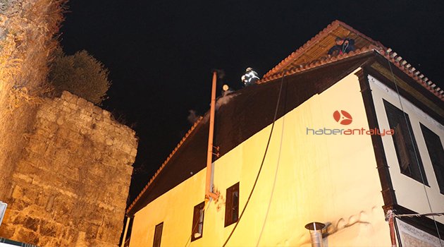 KALEİÇİ'NDE YANGIN KORKUTTU