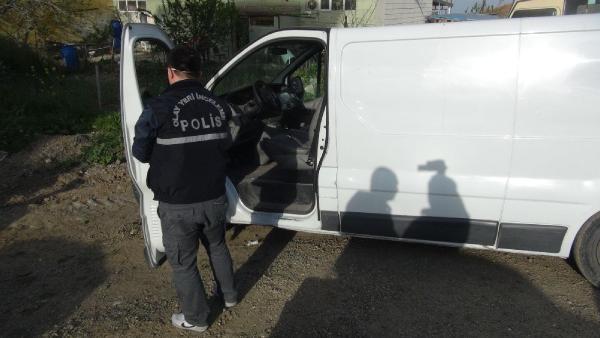 Kalıp Malzemelerini Minibüse Yükleyen 5 Şüpheli Yakalandı