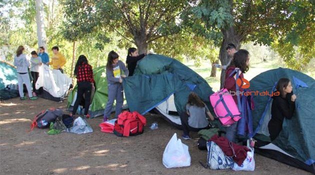 Kamp ateşi Zeytinpark'ta yandı
