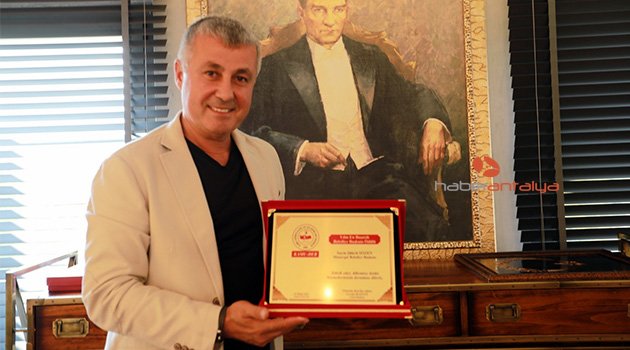 KAMUDER'den Başkan Sözen'e ödül