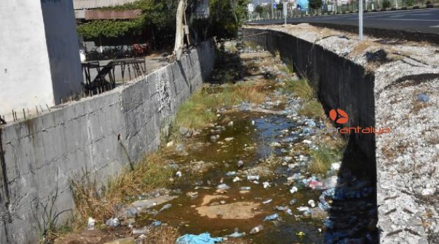 Kanal çöplüğe döndü