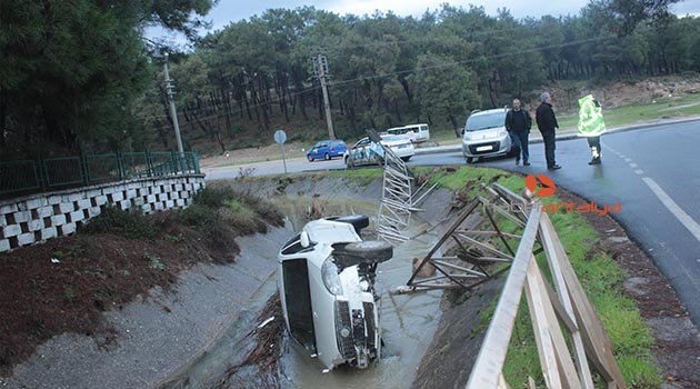 Kanala uçan otomobilin sürücüsü kazayı burnu bile kanamadan atlattı