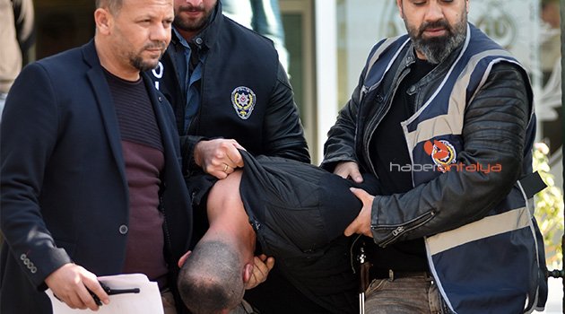 Kapkaççı, çaldığı çantadan çıkan kartla otobüse binmiş