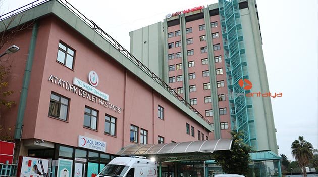 Karın ağrısı şikayetiyle gittiği hastanenin tuvaletinde düşük yaptı iddiası