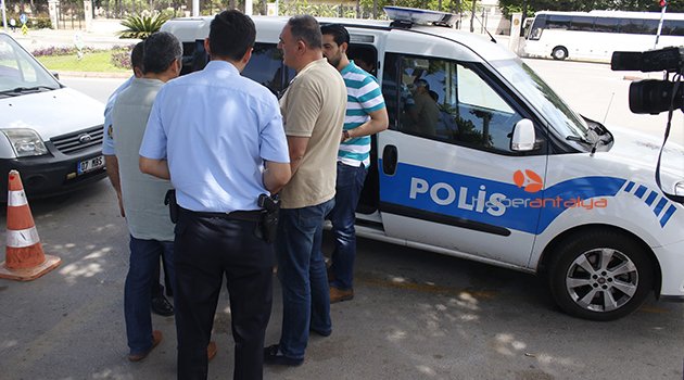 KARISIYLA TARTIŞAN KOCA, EŞİNİ VE ÇOCUĞUNU YARALADI