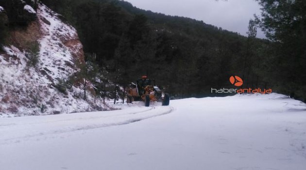 Karla kapanan Gedevet yolu açıldı