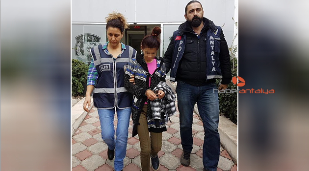 Kartla kapısını açtığı evi soydu