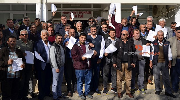 Kaş MHP'de 150 istifa