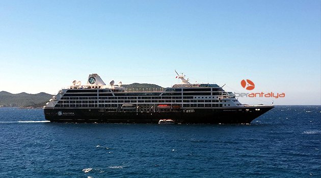 KAŞ'A DENİZDEN İLK TURİSTLER GELDİ