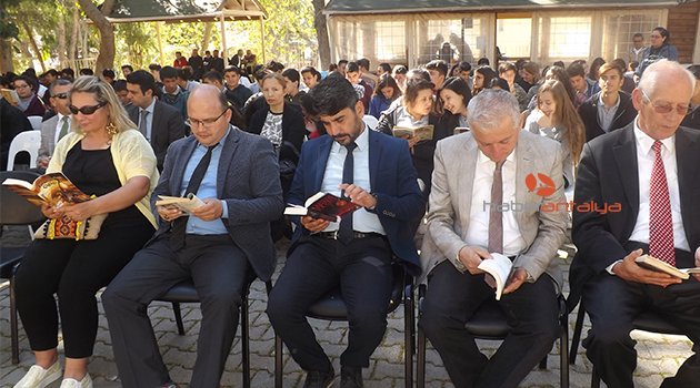 Kaşlılar kitap okudu