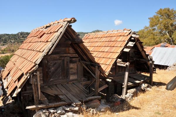 KAŞ'TA ASIRLIK AMBARLAR İLGİ BEKLİYOR